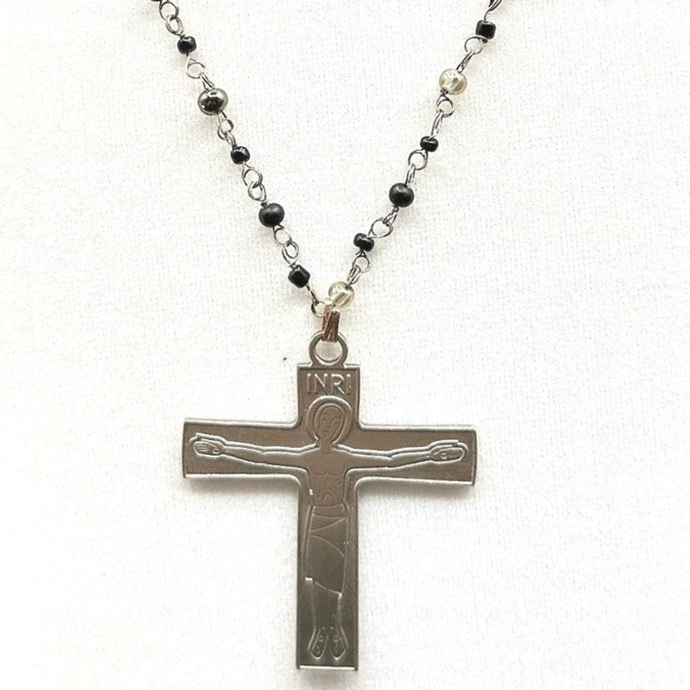 Vintage Silver-Tone Classic Rolo Link Chain Beaded Pendant Crucifix Necklace Y2K